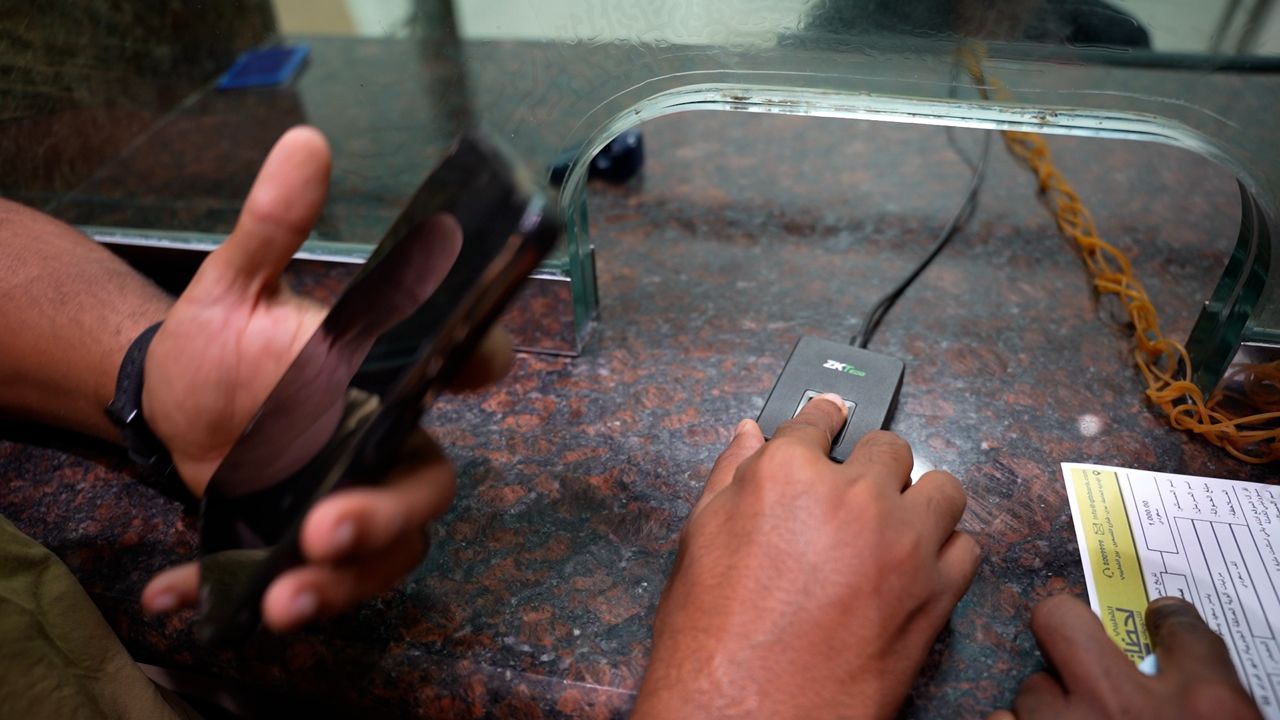 بدء صرف مرتبات قوات العمالقة الجنوبية لشهر فبراير مقدمة من المملكة العربية السعودية بدء صرف مرتبات قوات العمالقة الجنوبية لشهر فبراير مقدمة من المملكة العربية السعودية